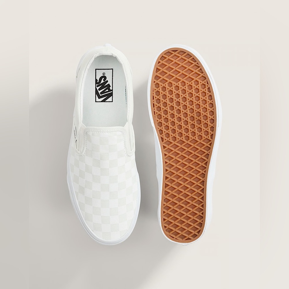 WOMENS CHECKER VANS SIZE 4.5